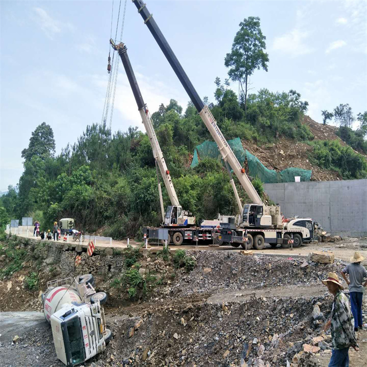黄骅汽车掉沟里叫吊车救援要多少钱